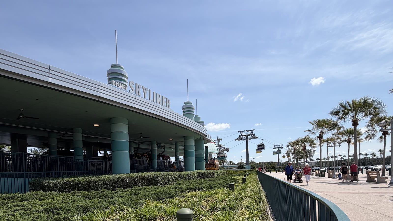Disney Skyliner gondola at Hollywood Studios station, Walt Disney World