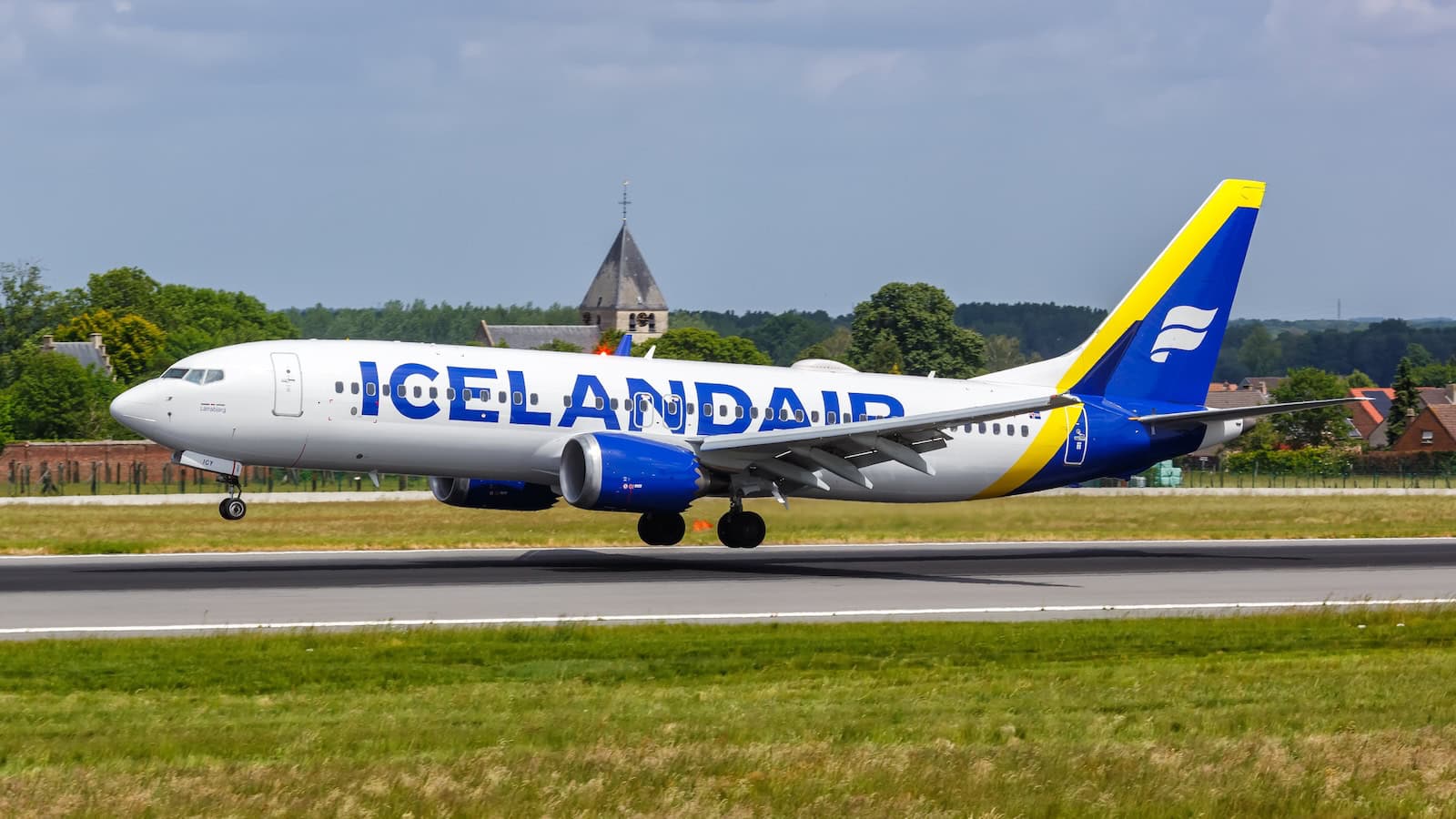 An airliner in flight