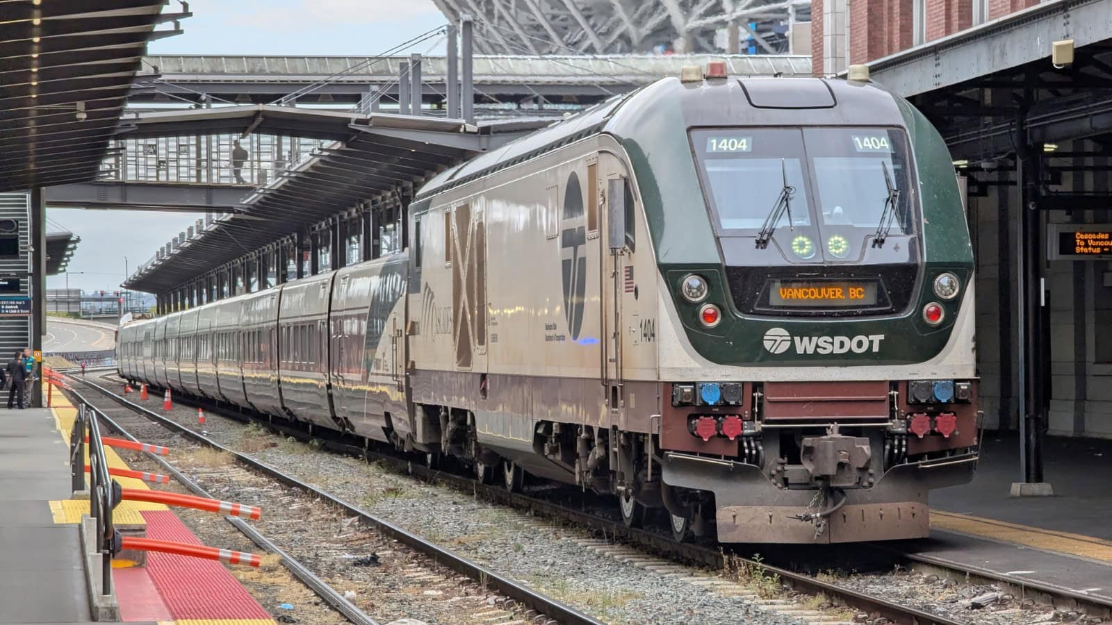 An Amtrak Cascades passenger train at King Street Station in Seattle, with a Siemens Charger locomotive and Talgo cars
