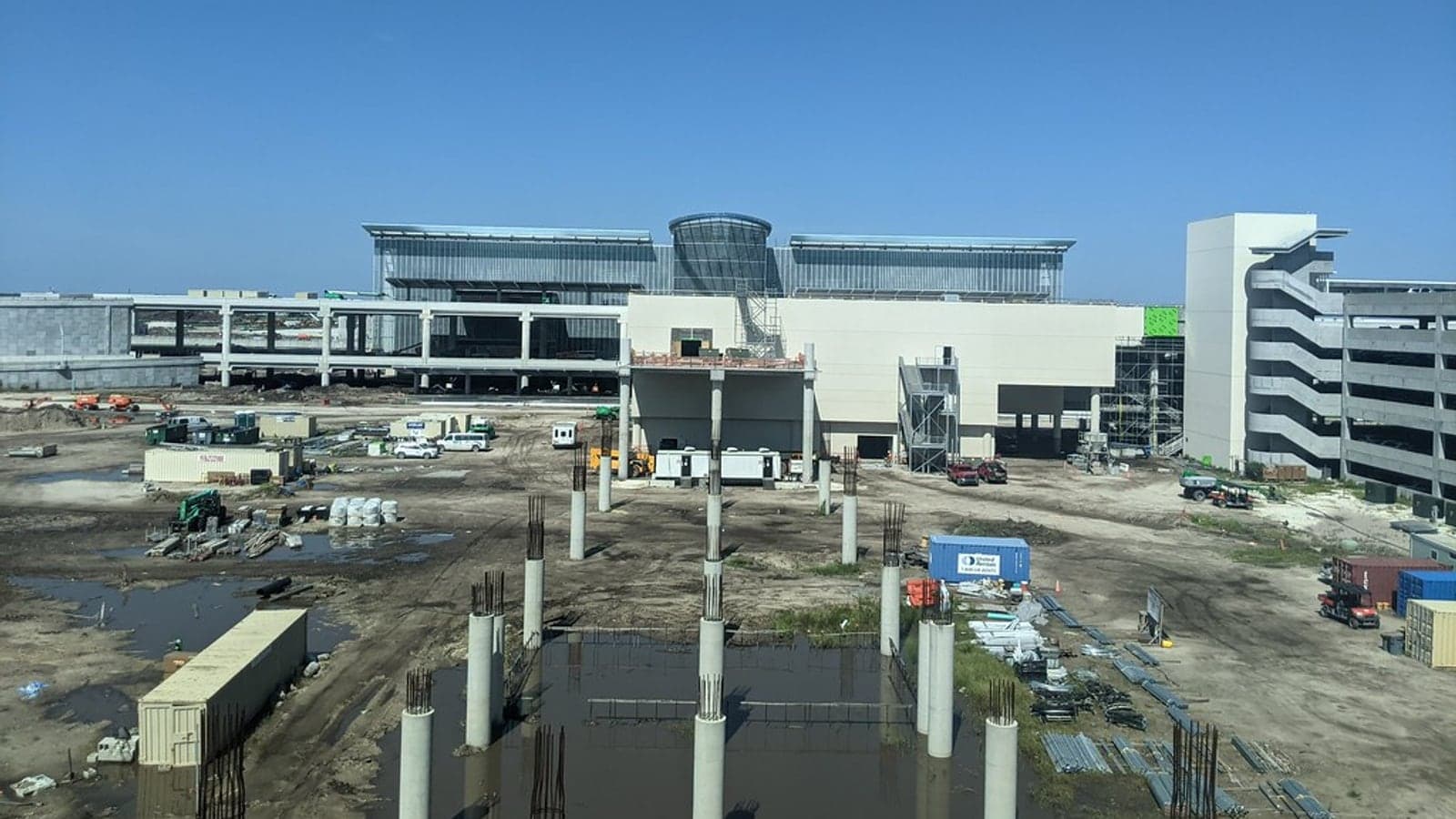 Orlando International Airport Terminal C exterior and roadway