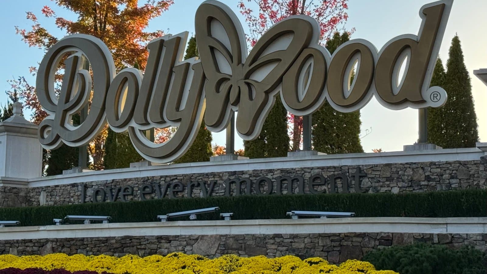 The Dollywood entrance sign in Pigeon Forge, Tennessee