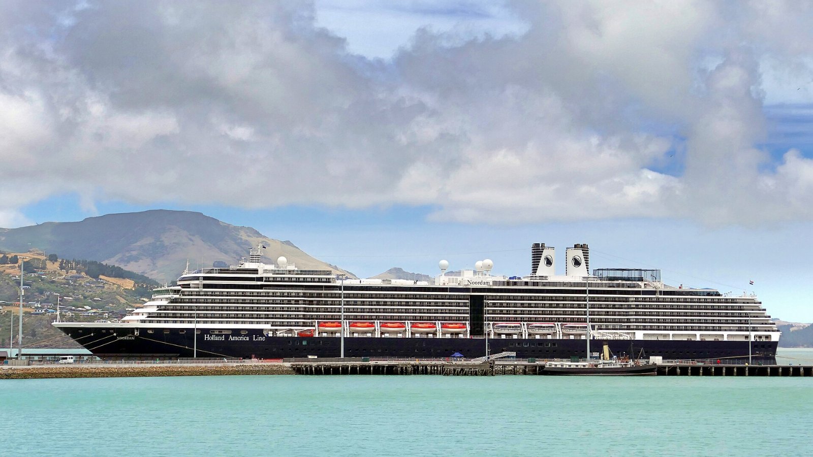 Holland America Noordam, Vista Class