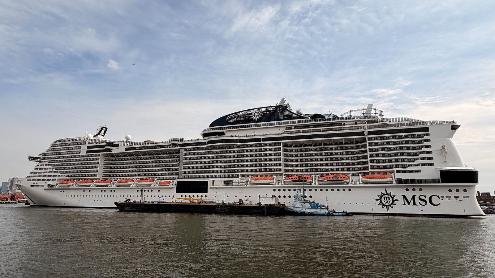 MSC MSC Meraviglia cruise ship at sea