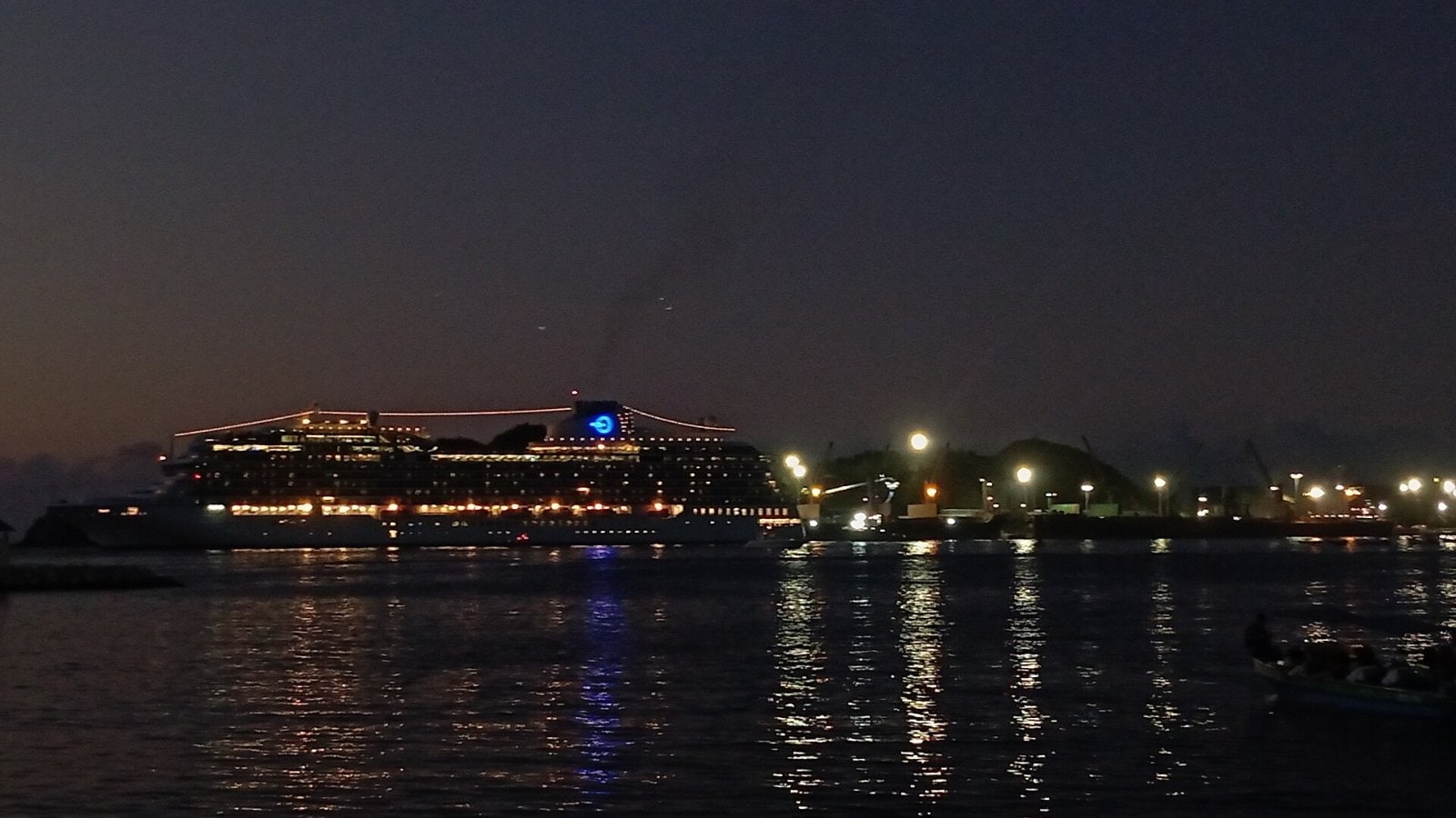 Oceania Vista cruise ship at sea