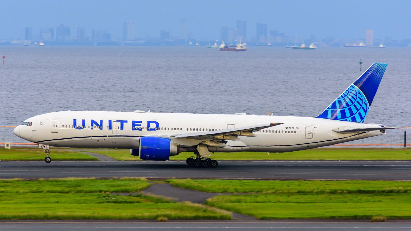 United Airlines Boeing 777 aircraft