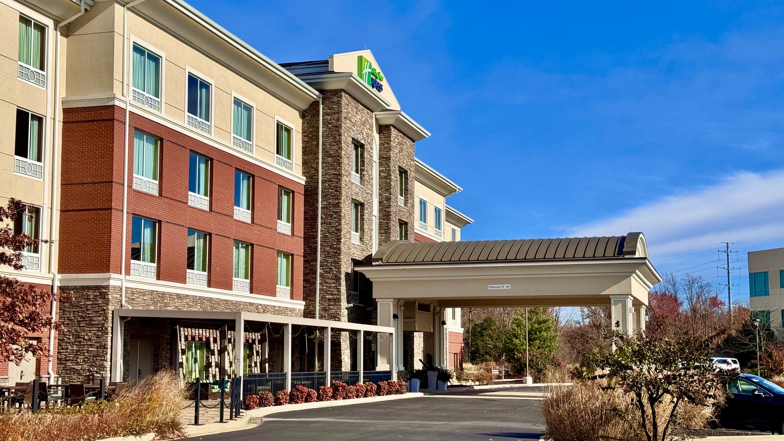 Holiday Inn Express and Suites hotel exterior under clear sky in California Maryland