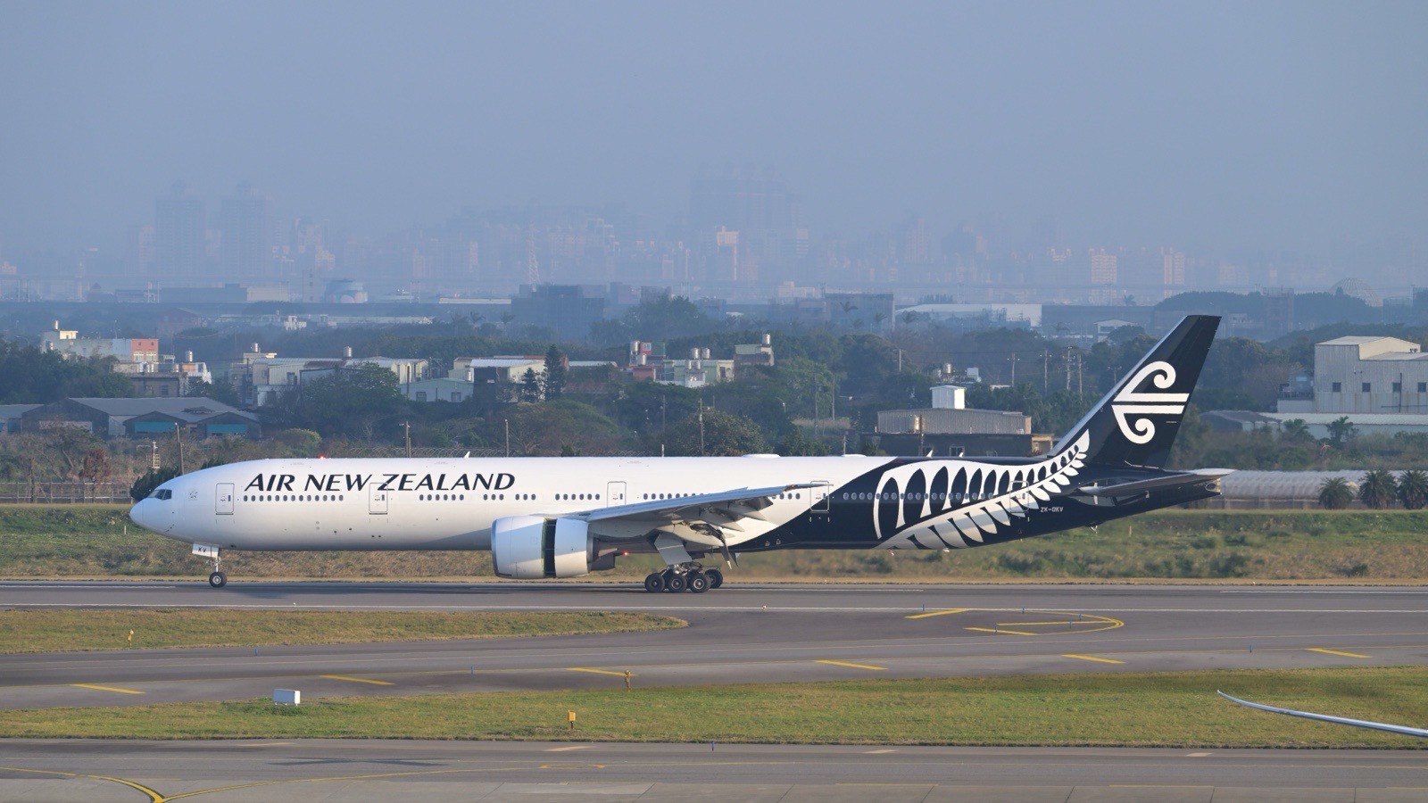 Air New Zealand Boeing 777-300ER ZK-OKV landing at Taiwan Taoyuan International Airport in February 2026