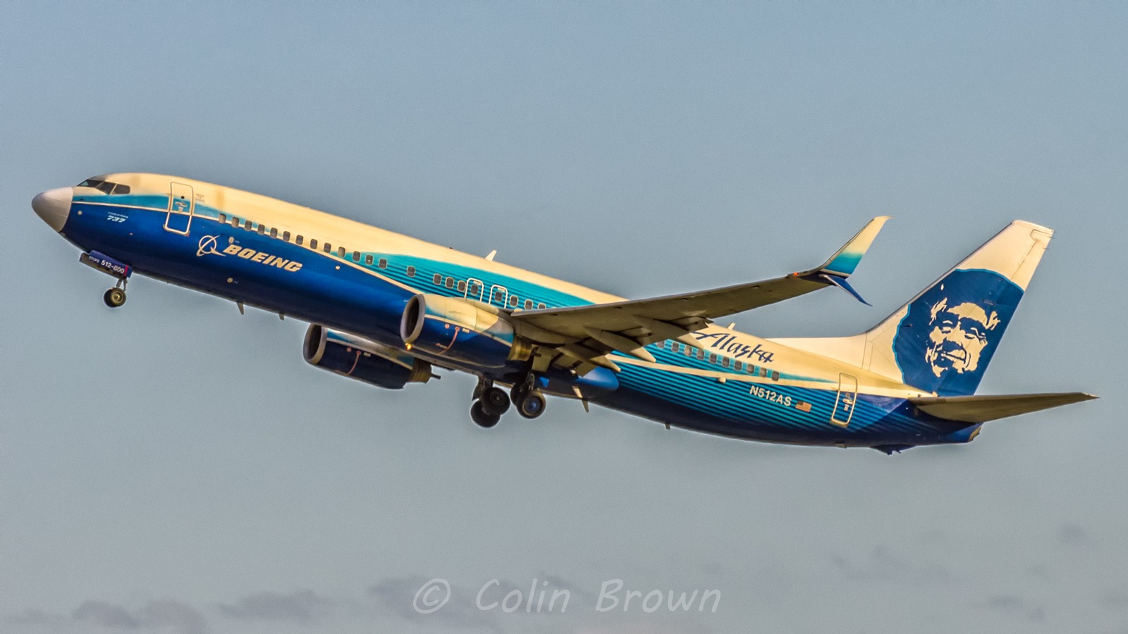 Alaska Airlines Boeing 737-890 N512AS airborne in airline colors