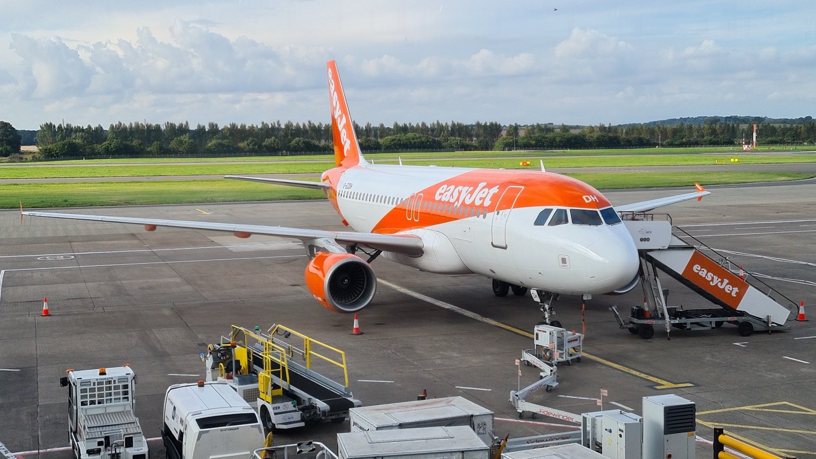 easyJet Airbus A319 parked at Edinburgh Airport