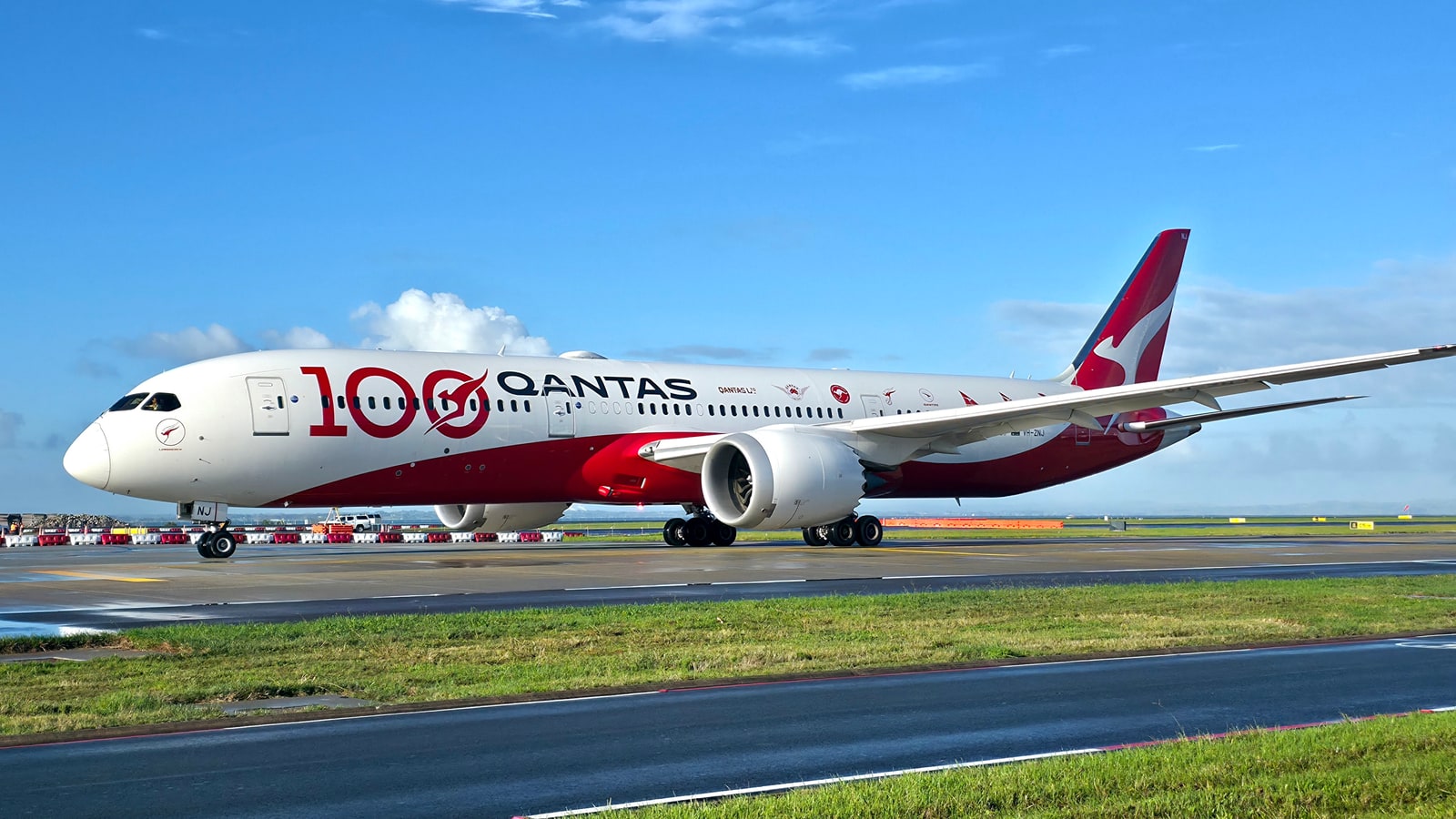 Qantas Boeing 787 aircraft VH-ZNJ in the airline's centenary livery at Auckland Airport