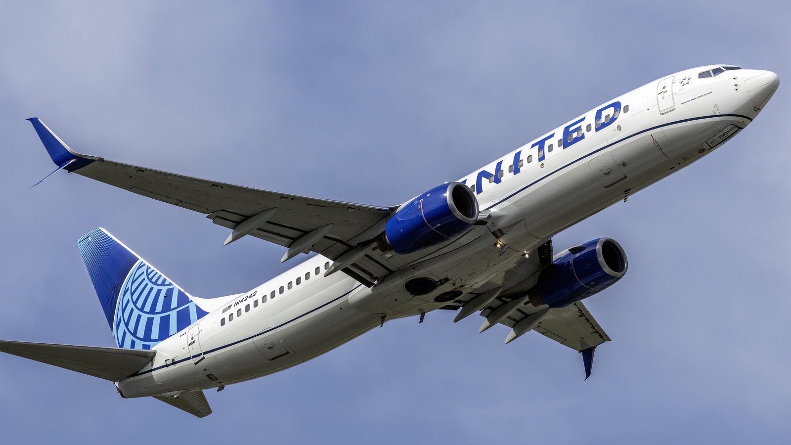 United Airlines Boeing 737-800 N14242 on the ground at Baltimore Washington International Airport