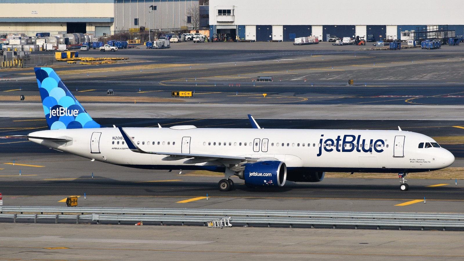JetBlue Airbus A321neo N2016J taxiing at New York JFK Airport