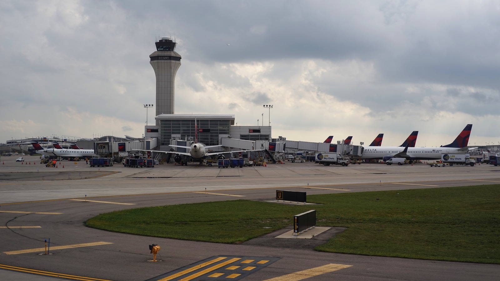 McNamara Terminal exterior at Detroit Metropolitan Wayne County Airport