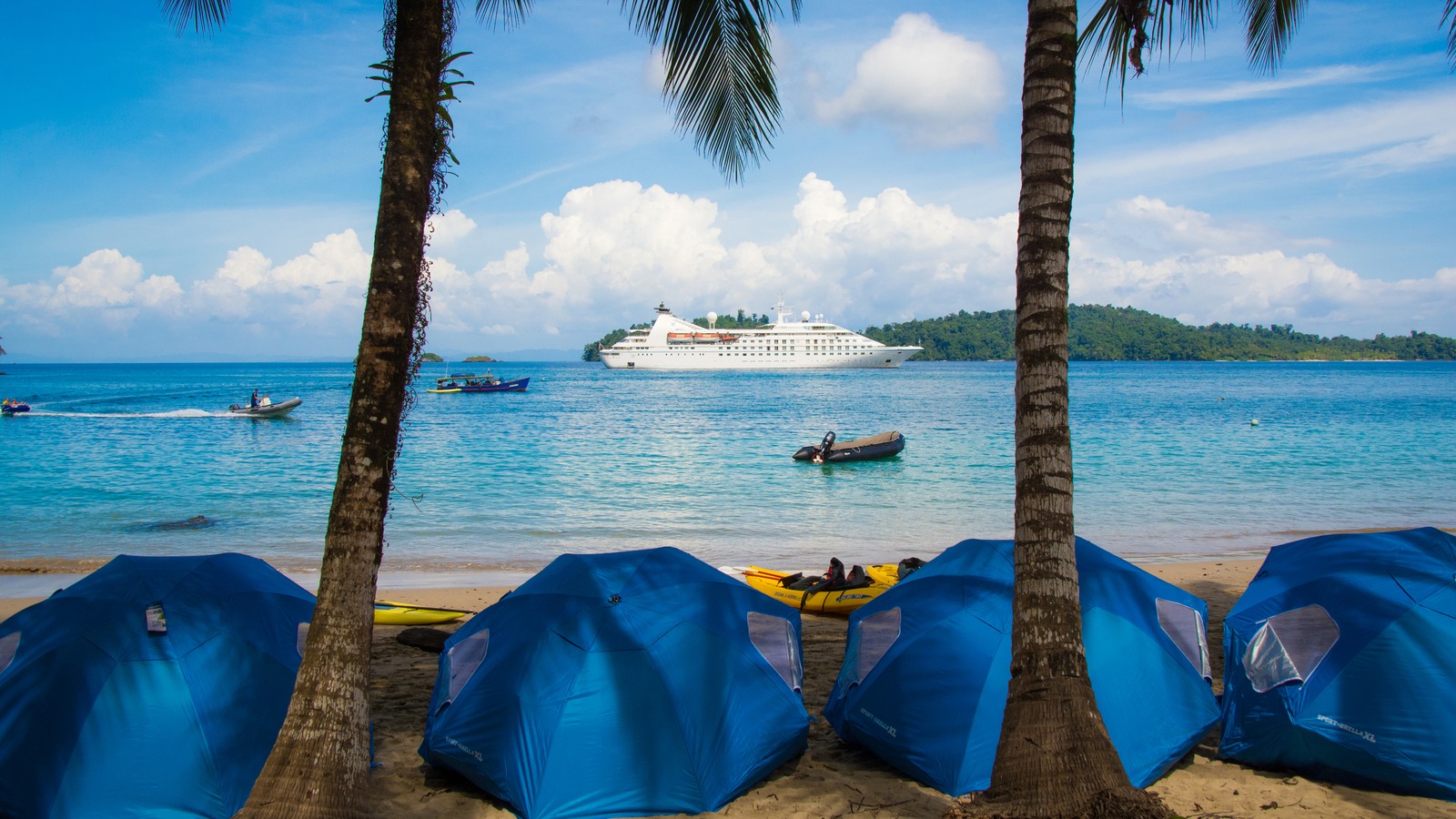 Windstar Star Legend yacht cruise ship at anchor near Isla de Coiba