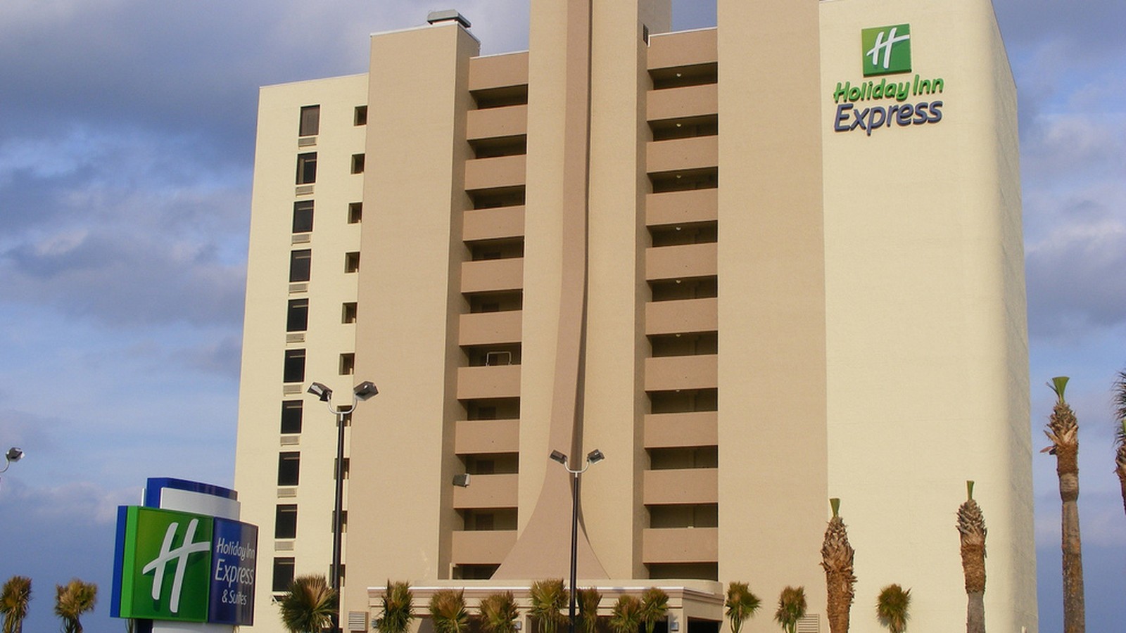 Holiday Inn Express hotel exterior in Daytona Beach Shores Florida