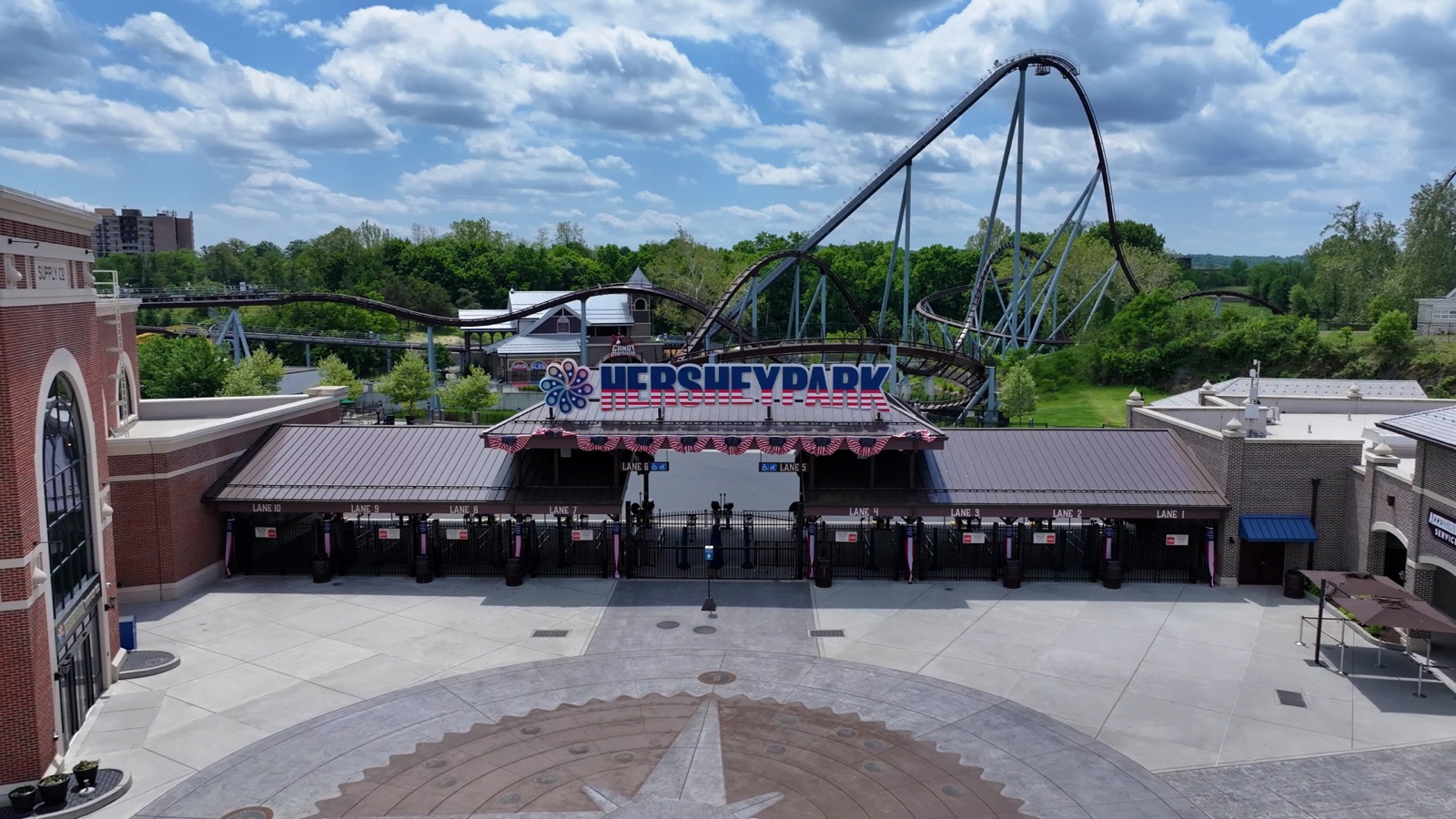 Hersheypark entrance with the Candymonium roller coaster behind it in summer 2026