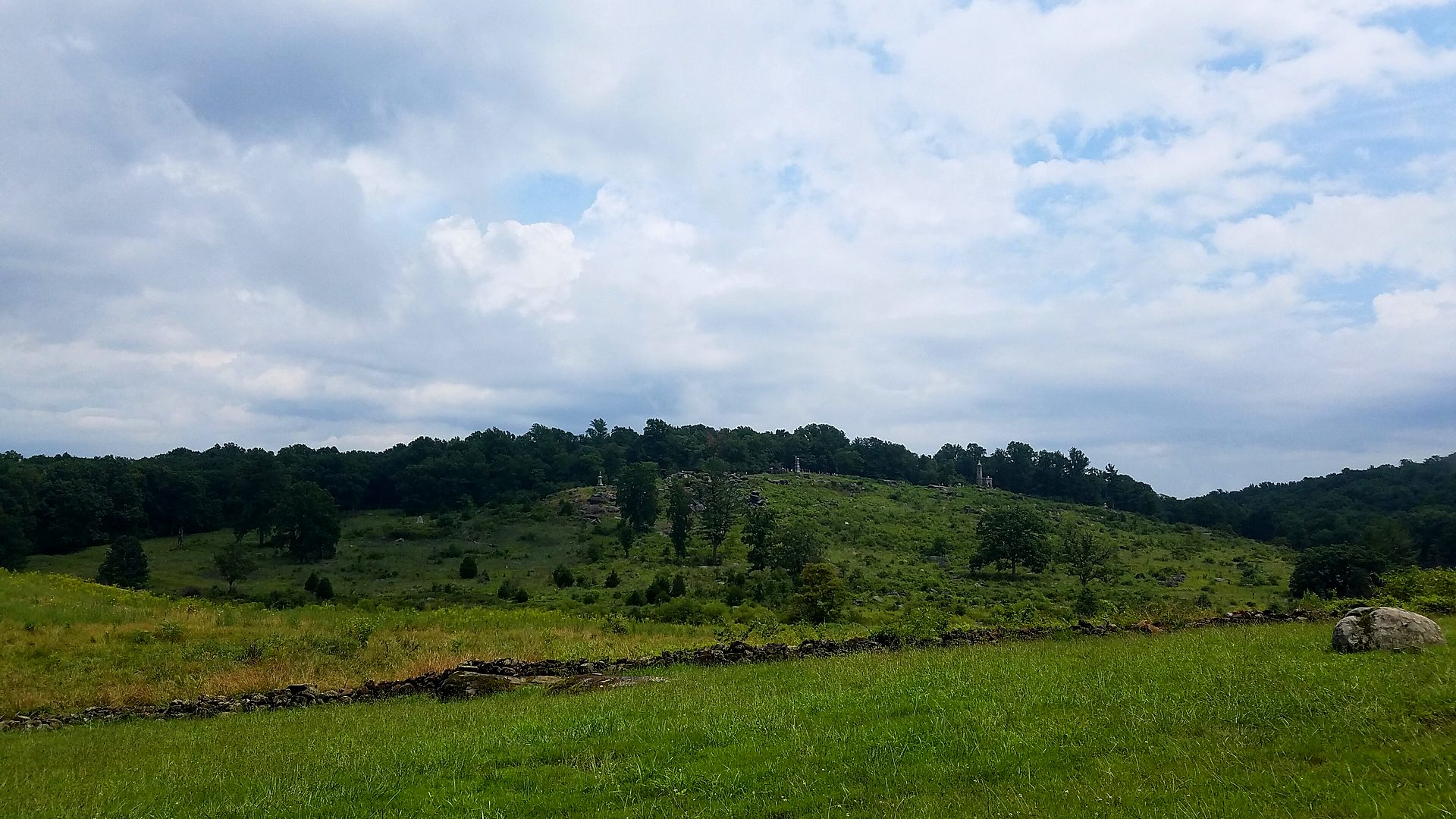 Gettysburg battlefield monuments