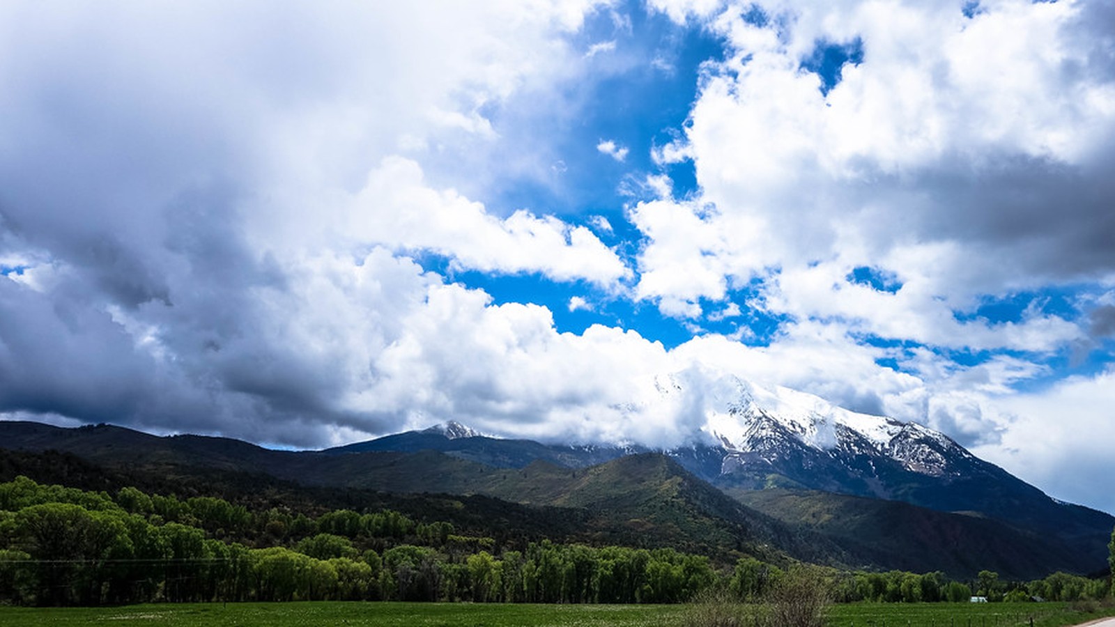 Glenwood Springs scenic landscape for RV trip planning