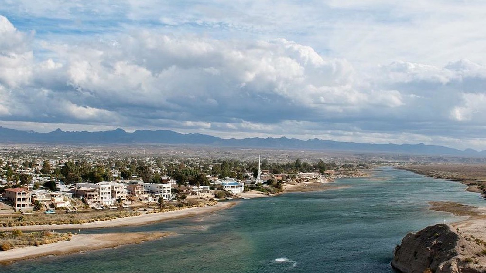Laughlin scenic landscape for RV trip planning