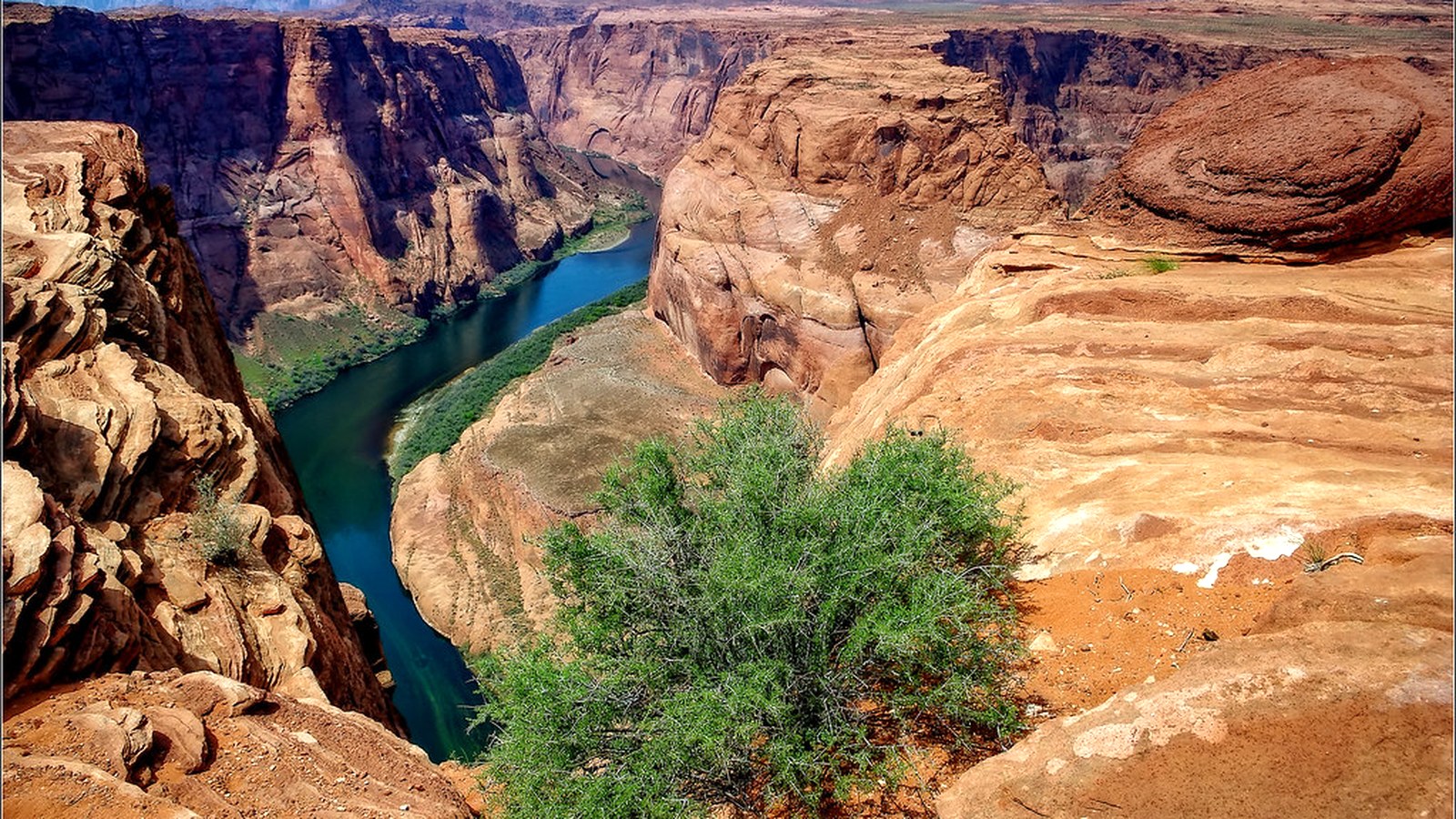 Page scenic landscape for RV trip planning