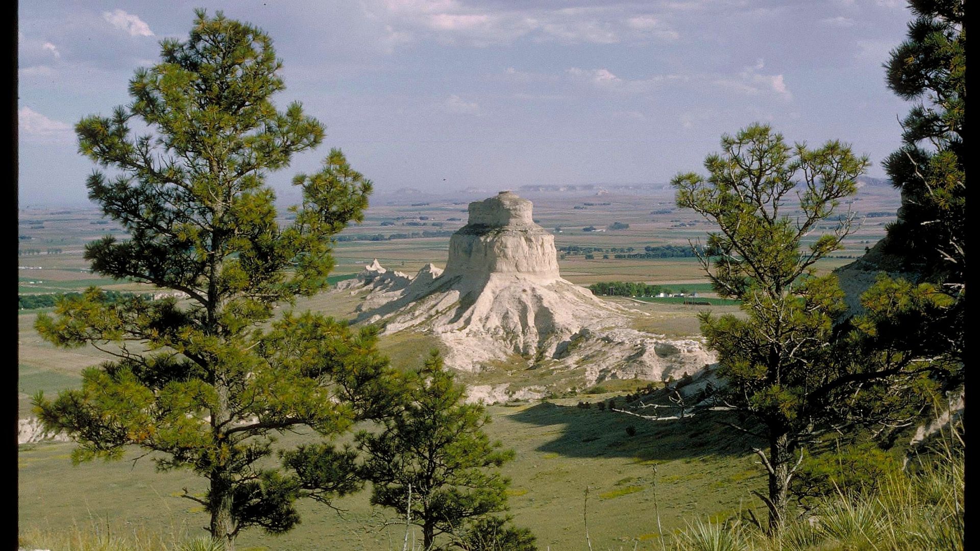summit road or trail overlook at Scotts Bluff National Monument