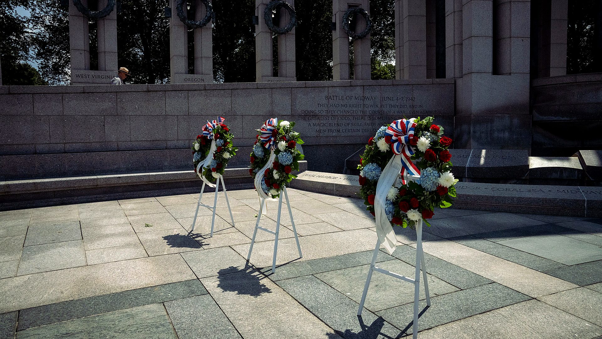 Memorial pillar plaza
