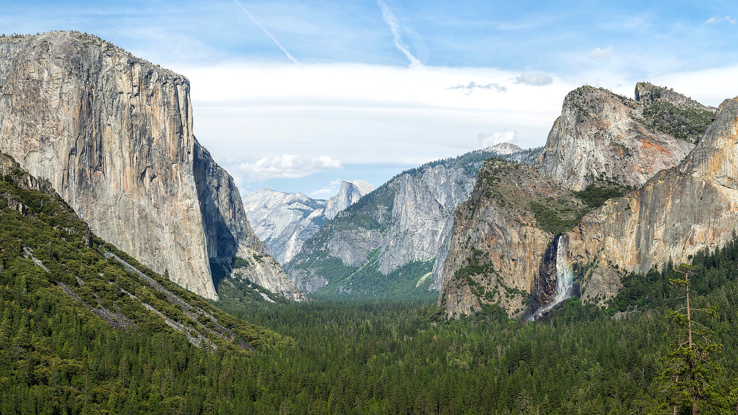 Granite cliffs, waterfalls, and sequoia groves at Yosemite National Park