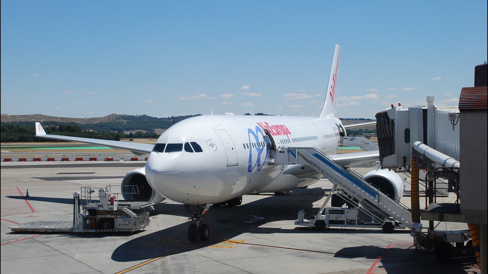 Aircraft on the apron at Madrid-Barajas Airport