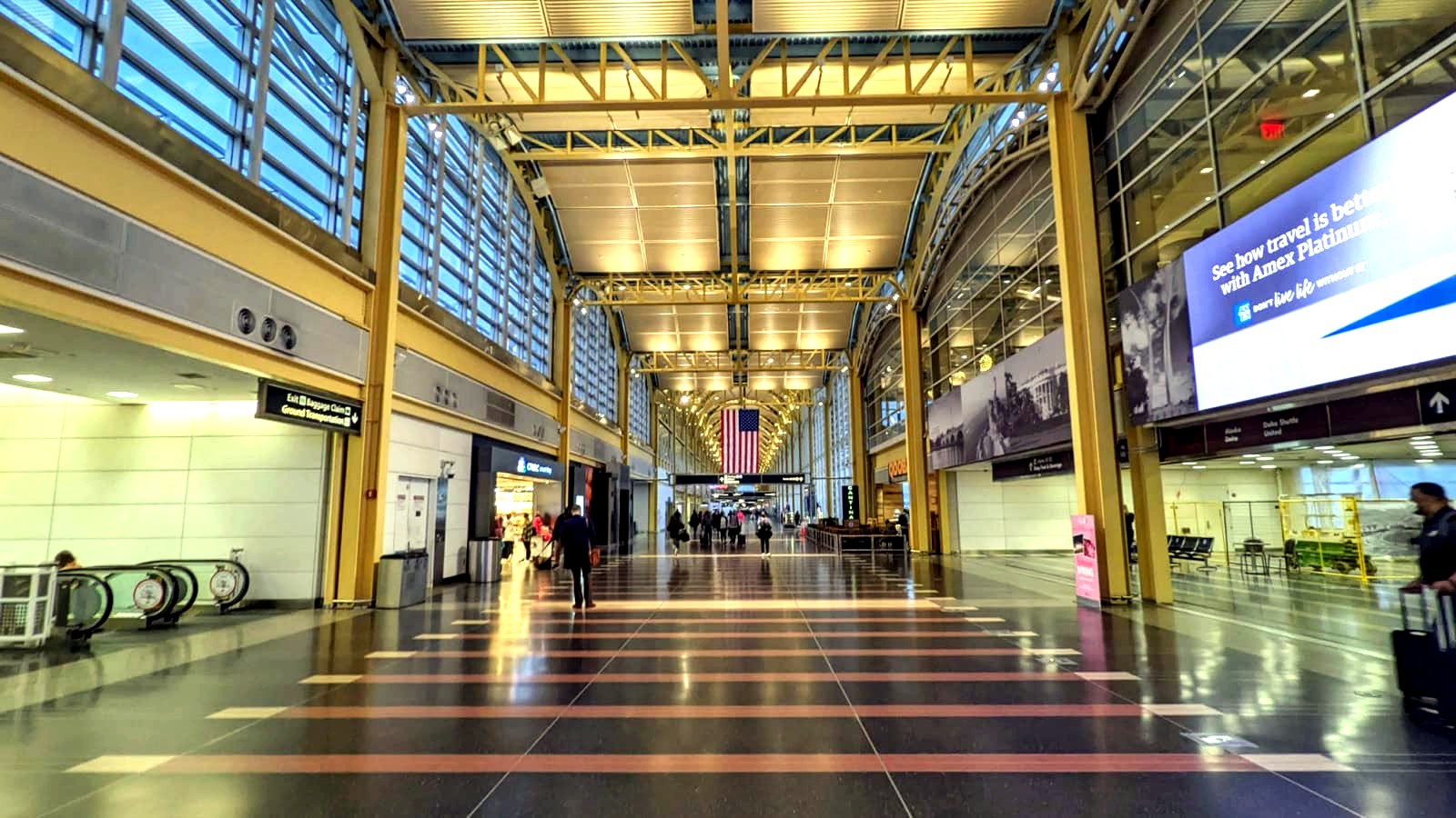 Interior terminal hall at Ronald Reagan Washington National Airport