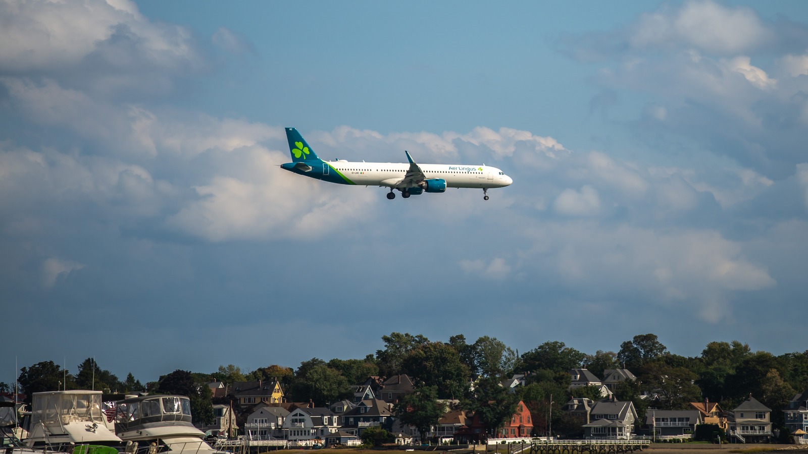 Aircraft on final approach into Boston Logan area airspace