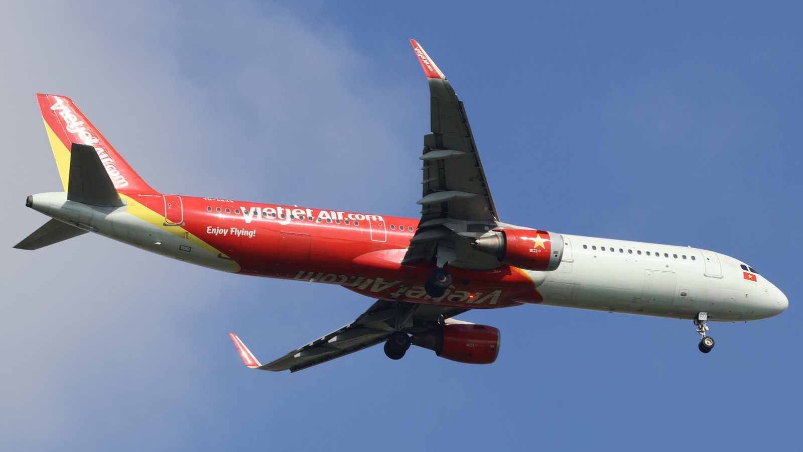 VietJet Air Airbus A321 VN-A633 on the ground with yellow and red VietJet livery clearly visible