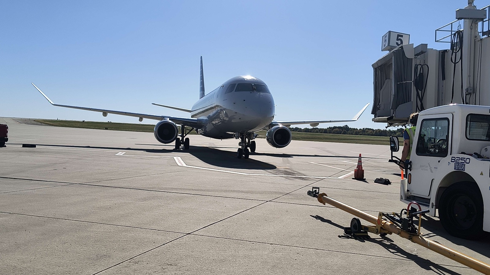 Regional jet parked at a jet bridge on the apron at Central Illinois Regional Airport in Bloomington-Normal