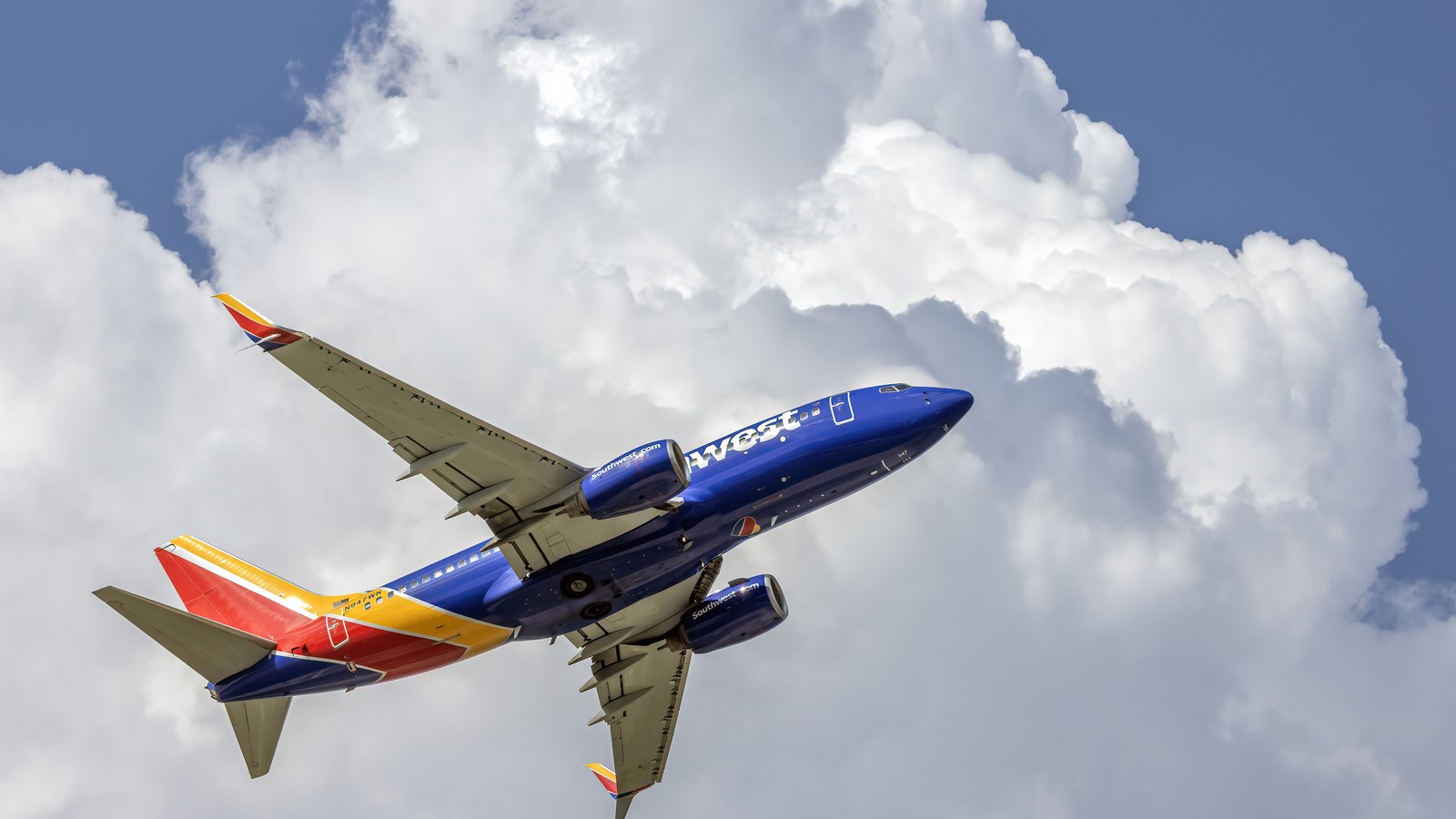 Southwest Airlines Boeing 737-700 N947WN departing Baltimore Washington International Airport