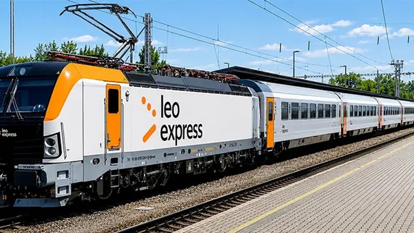 Leo Express RIC coaches for Frankfurt corridor service