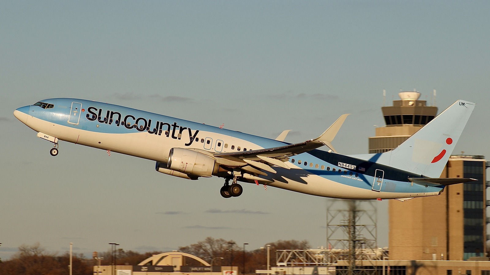 Sun Country Airlines Boeing 737-800 in flight against blue sky