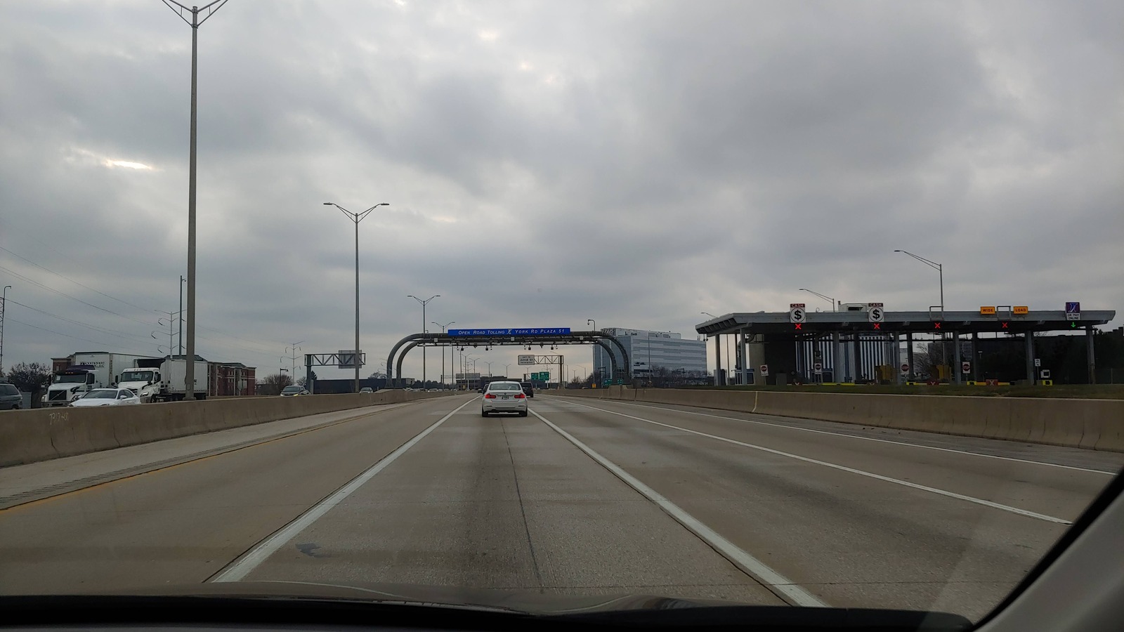 Illinois Tollway plaza 51 on westbound I-88 Reagan Memorial Tollway near Oak Brook