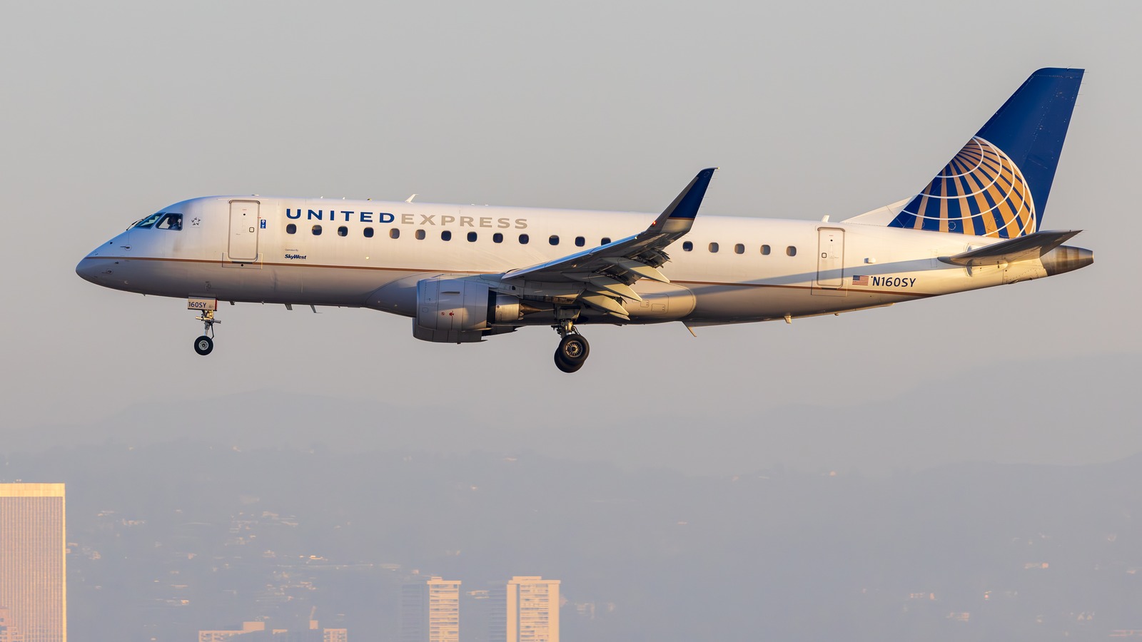 United Express Embraer E175 regional jet landing, the aircraft type scheduled for Durango to Houston winter flights