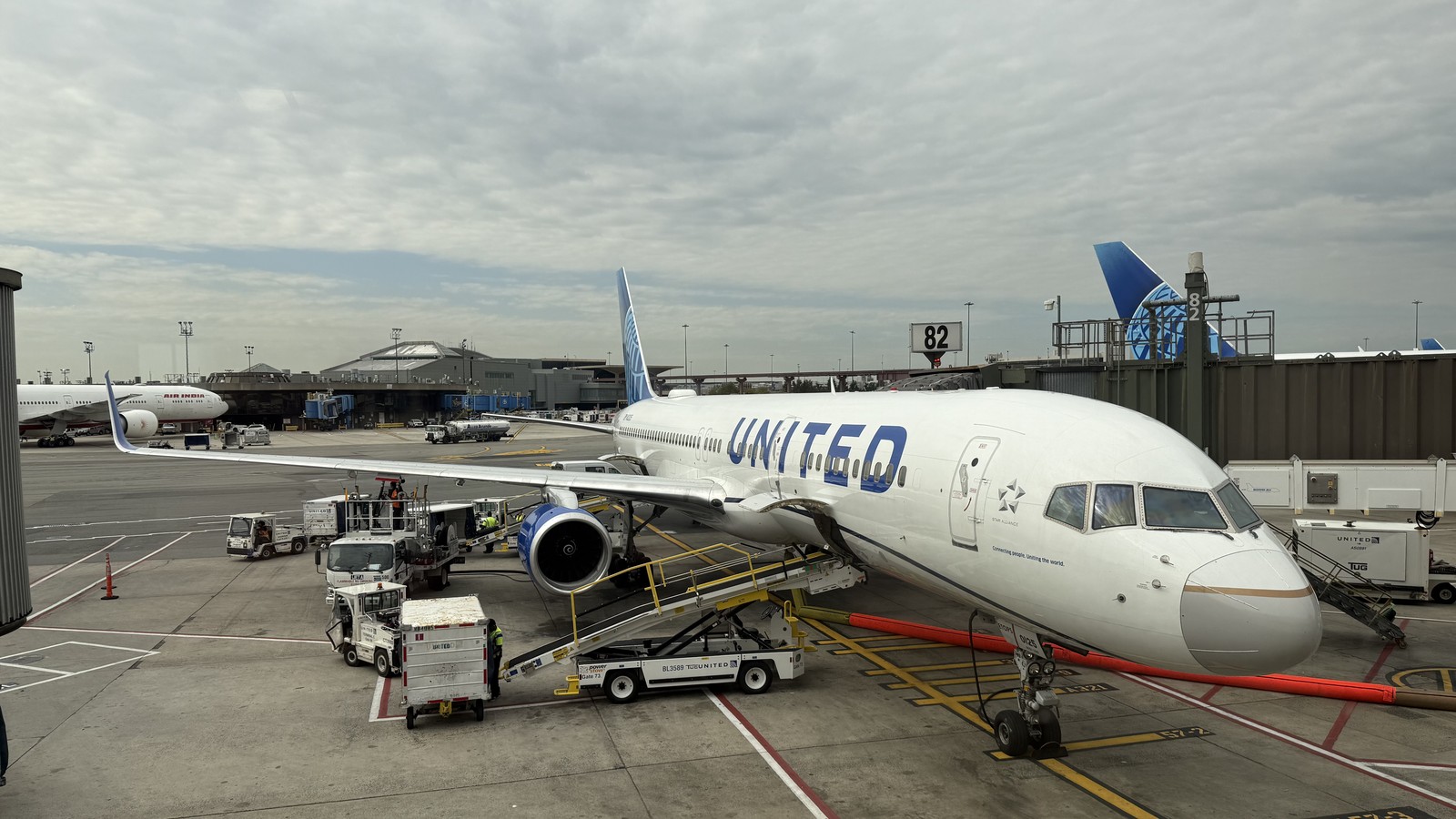 United Airlines Boeing 757 at gate C82 of Newark Liberty International Airport