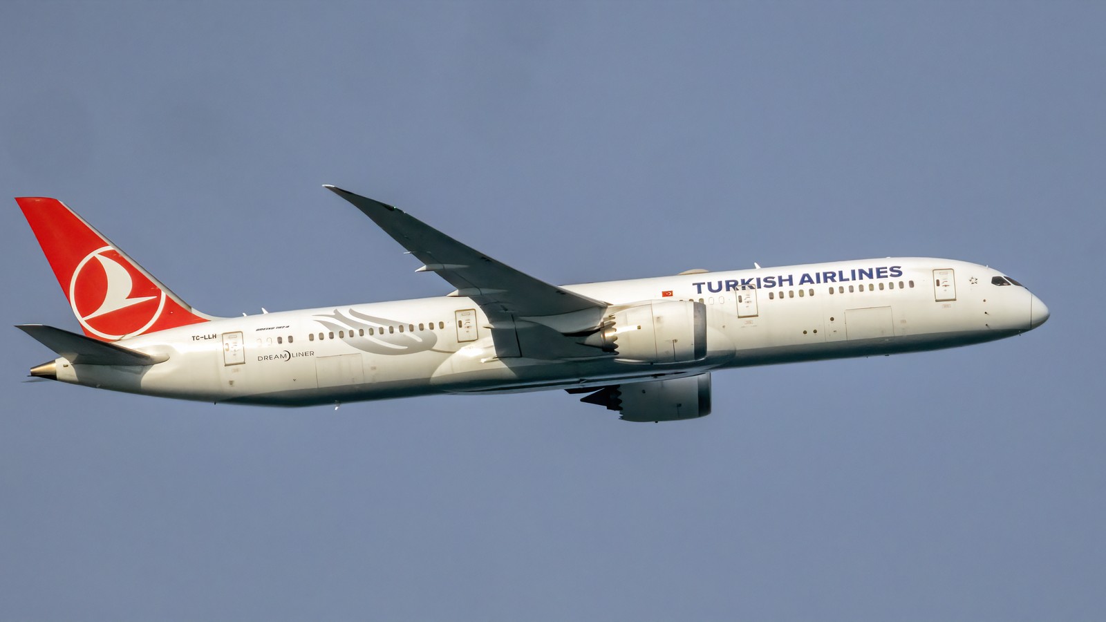 Turkish Airlines Boeing 787-9 Dreamliner in flight with airline livery visible