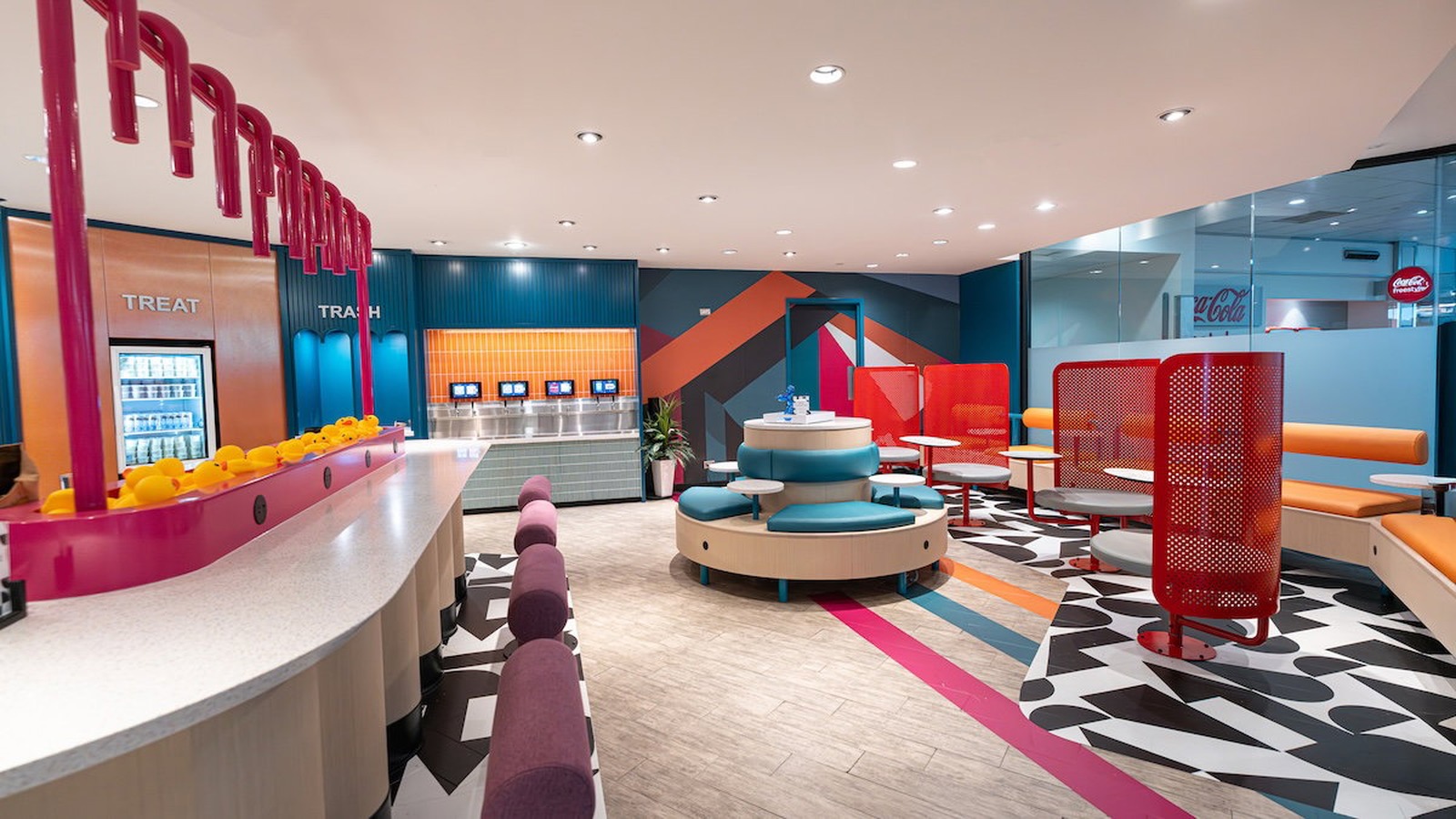 Poppin grab and go lounge interior at Atlanta Airport Concourse F