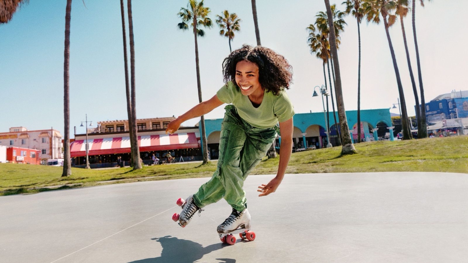 Airbnb Experiences roller skating activity in Venice Beach, California