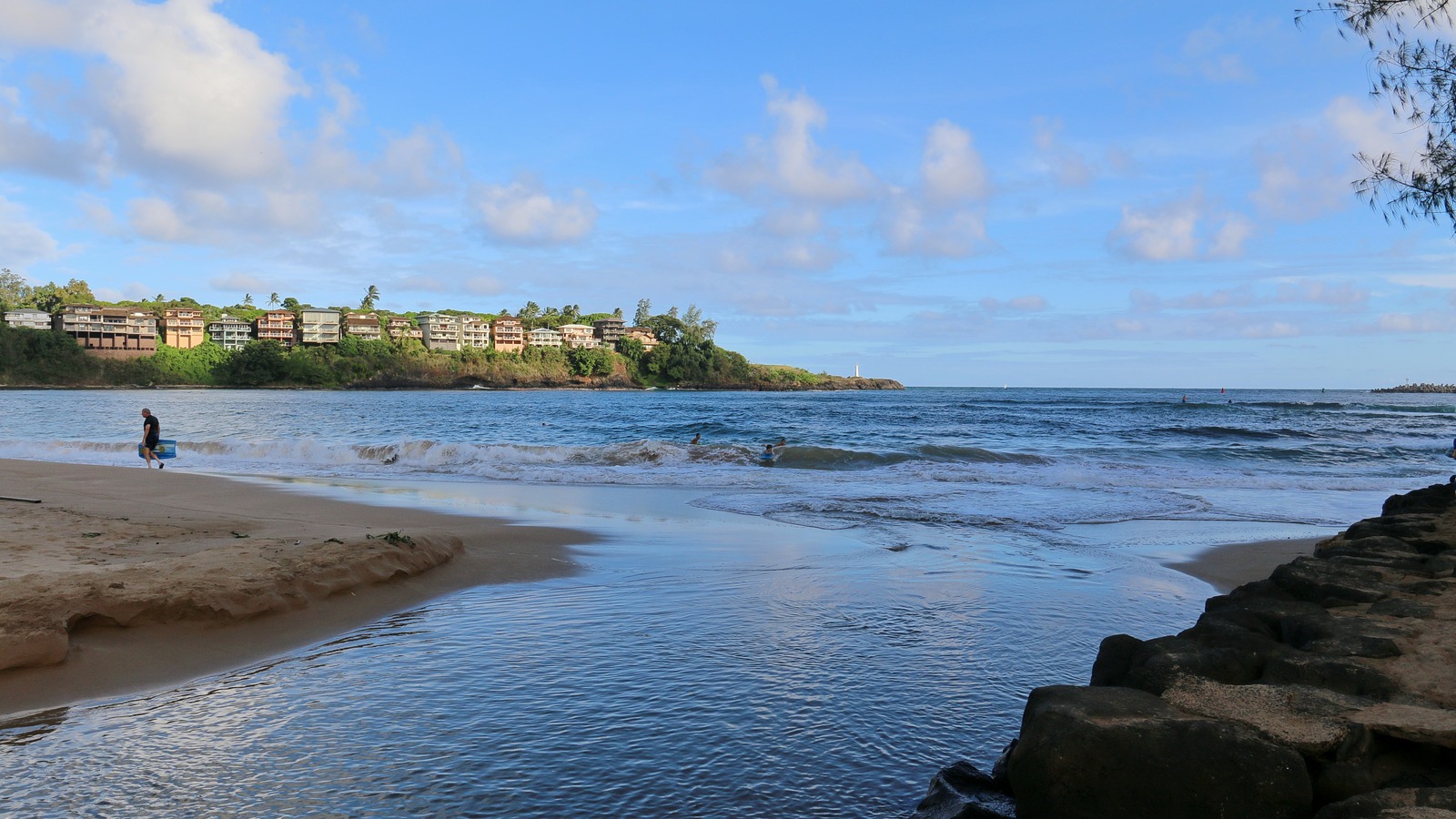 Nawiliwili Bay and Lihue Kauai waterfront hotels near the Hokuala resort community
