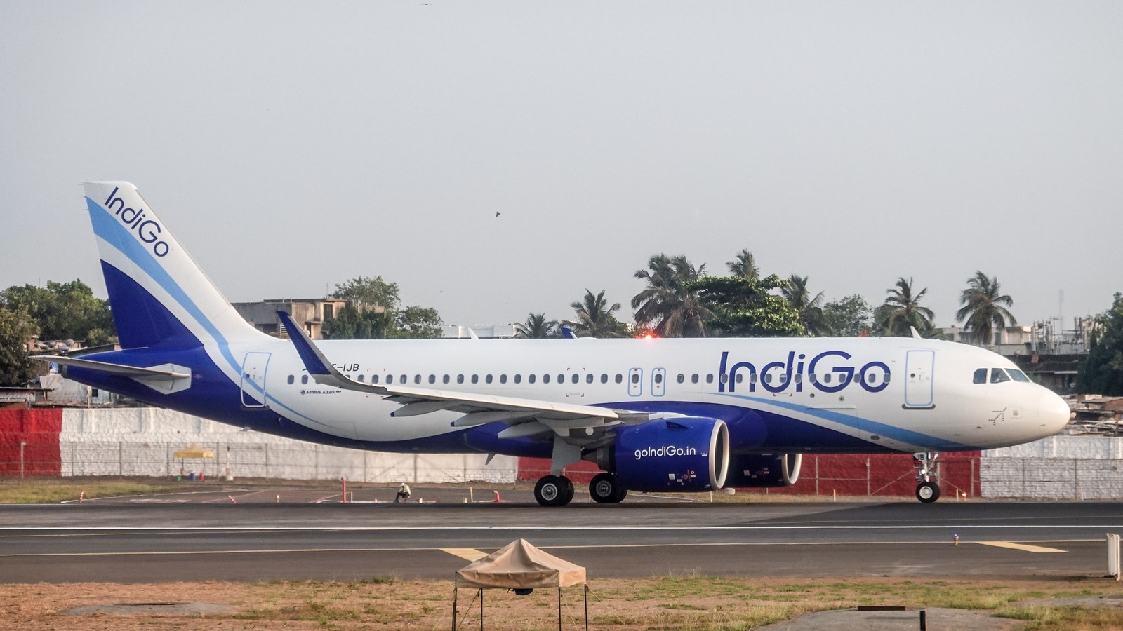 IndiGo Airbus A320neo VT-IJB at Mumbai