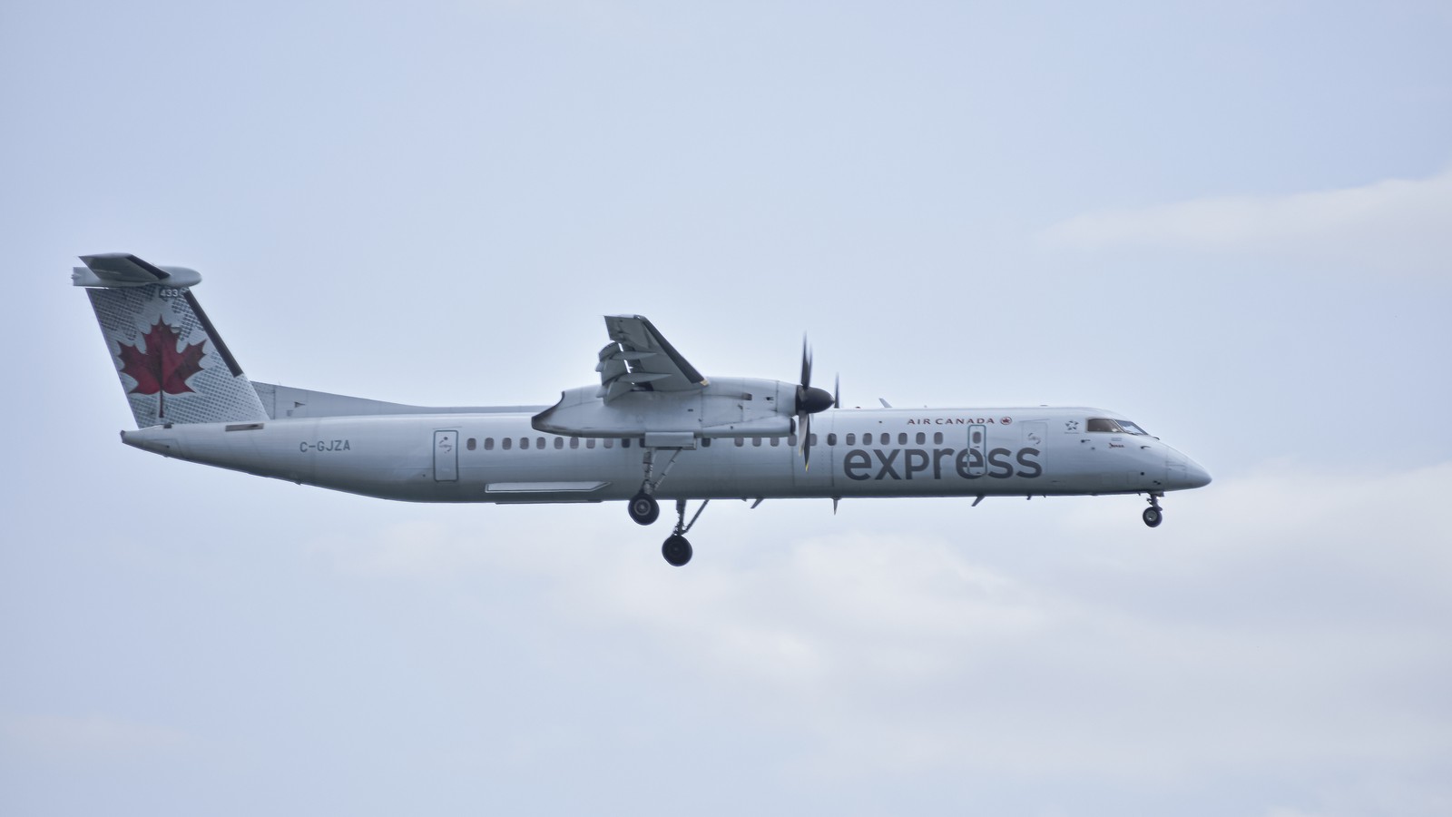 Air Canada Express Dash 8-400 landing at Billy Bishop Toronto City Airport