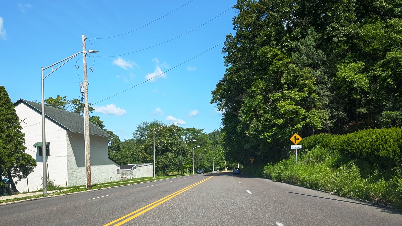US Route 422 Business westbound entering Reading, Pennsylvania