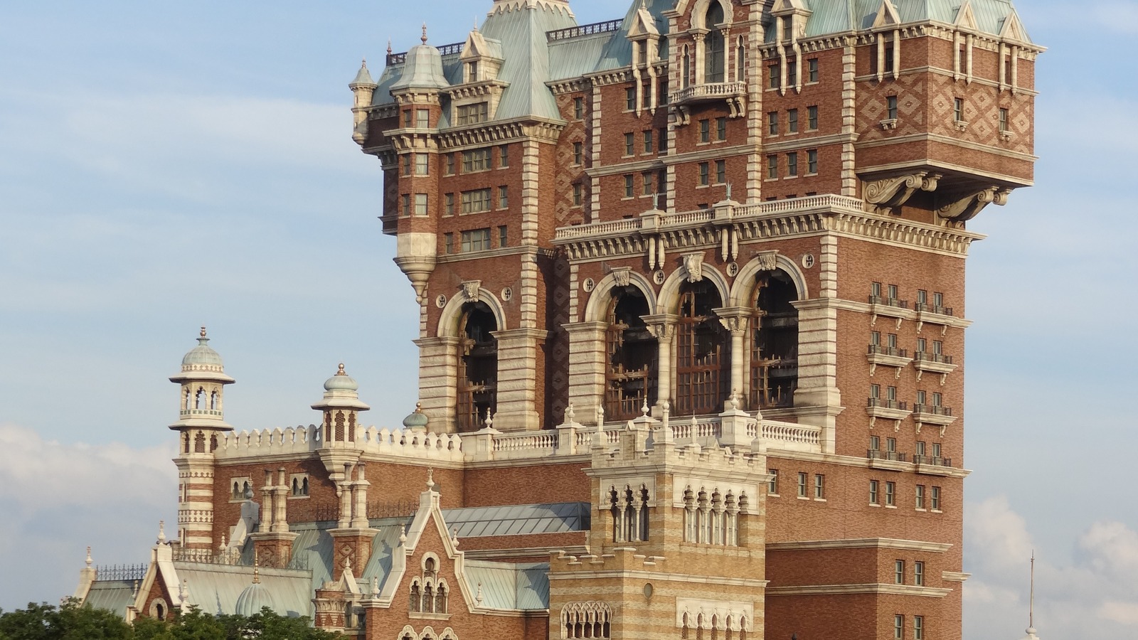Hotel Hightower facade of Tower of Terror at Tokyo DisneySea American Waterfront