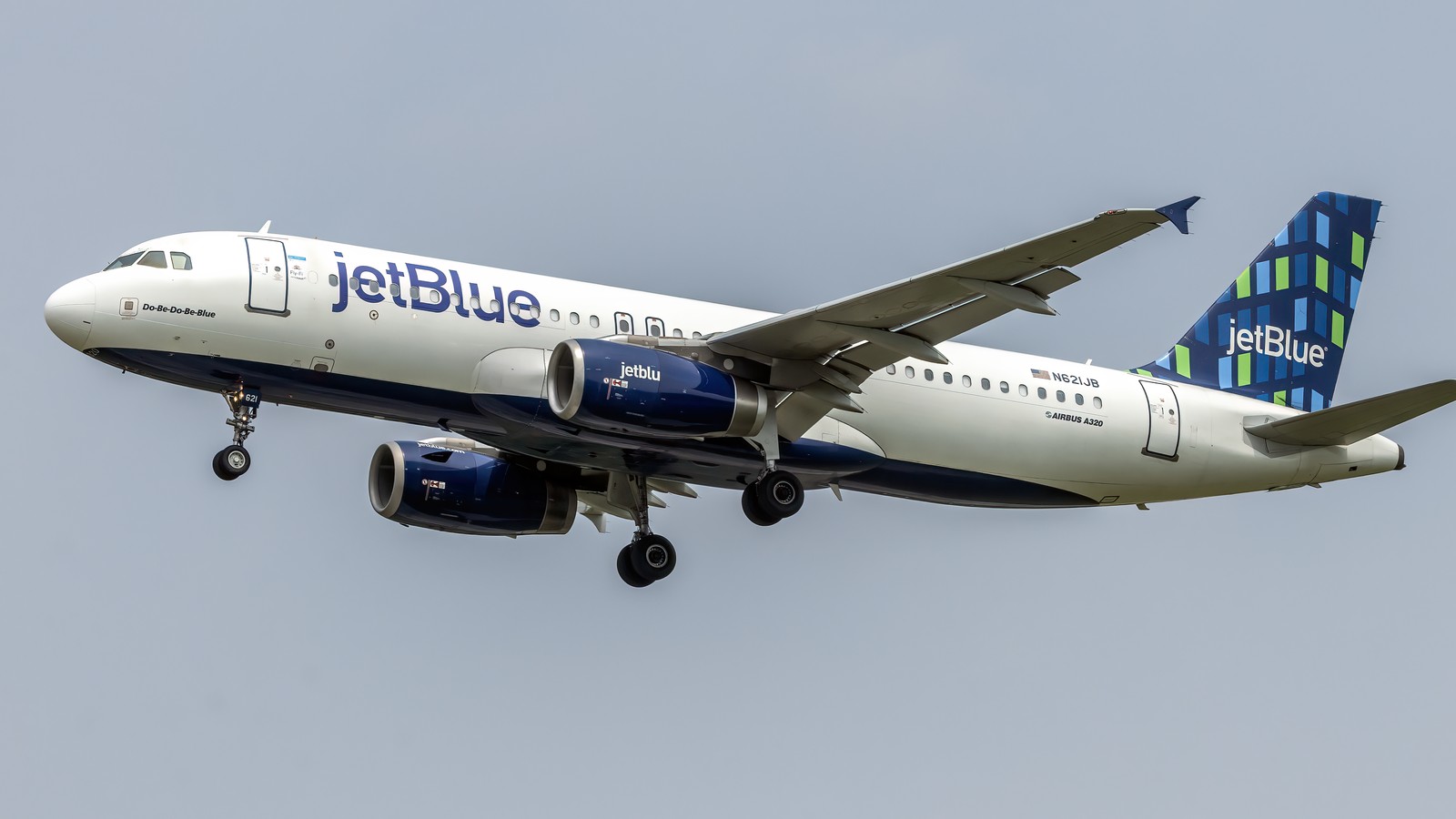 JetBlue Airbus A320 on the ground at Baltimore Washington International under daylight