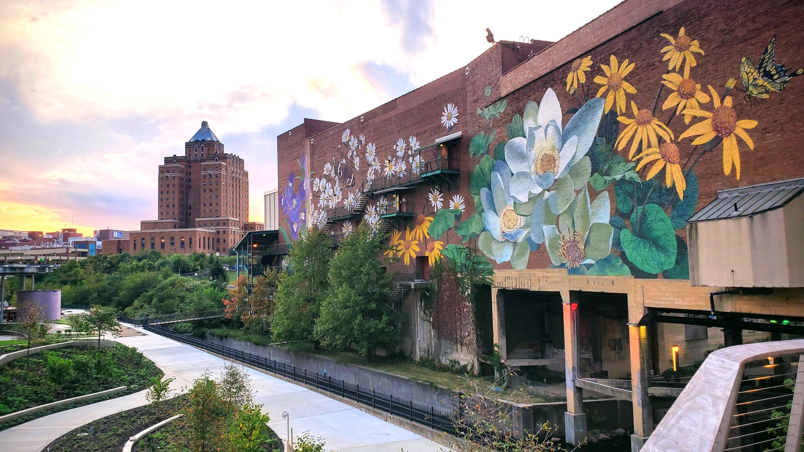 Lock 3 and Canal Square in downtown Akron