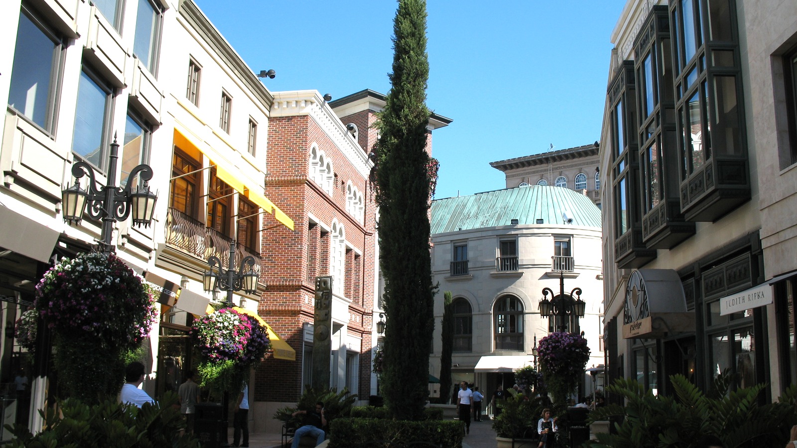 Two Rodeo pedestrian shopping street