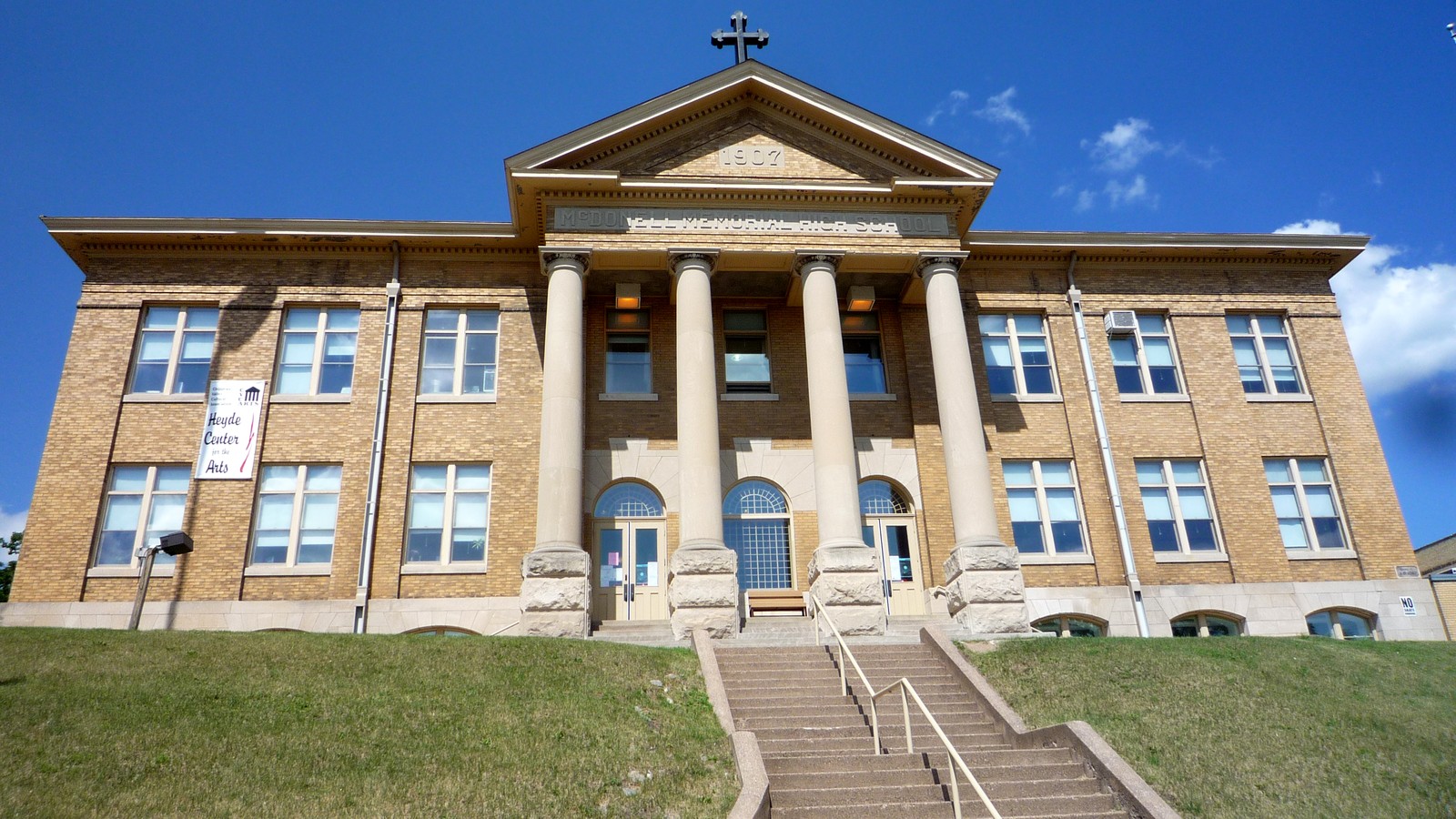 Heyde Center for the Arts in Chippewa Falls
